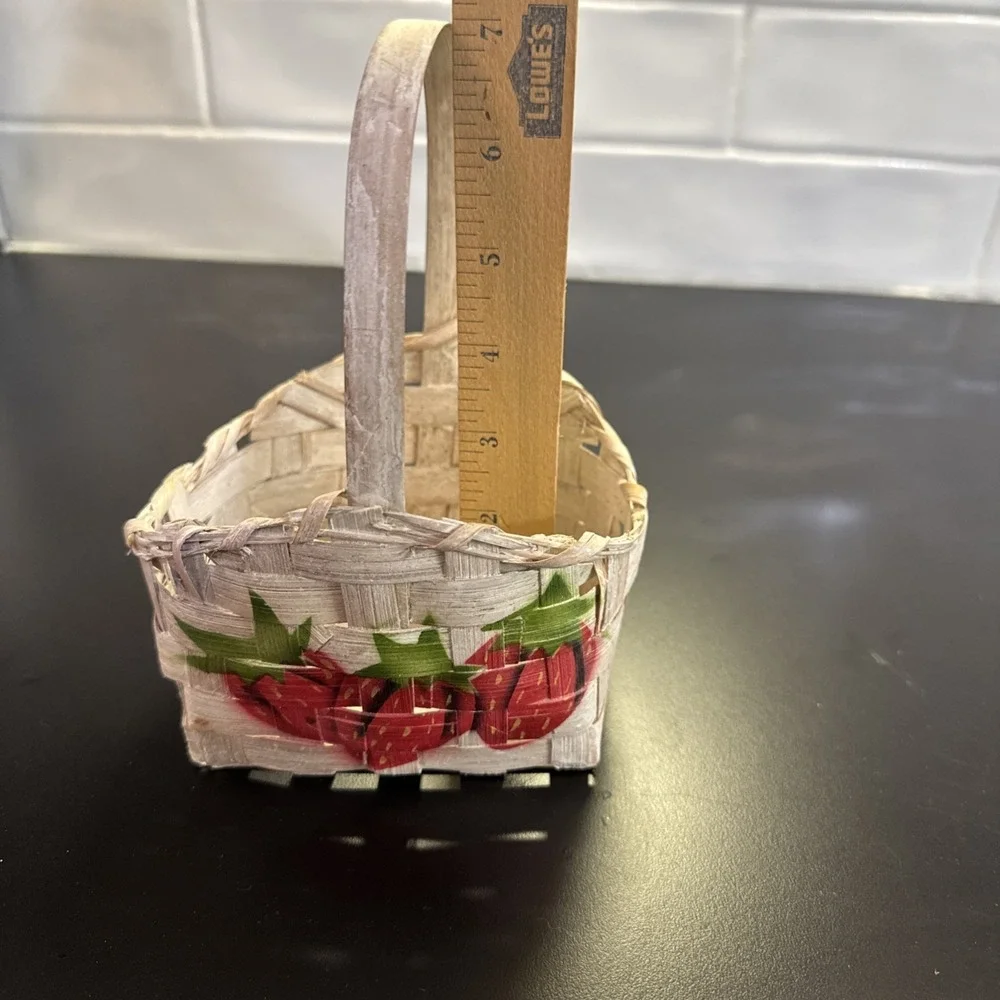 Hand Painted White Wooden Basket Country Folk‎ Art Décor Strawberries